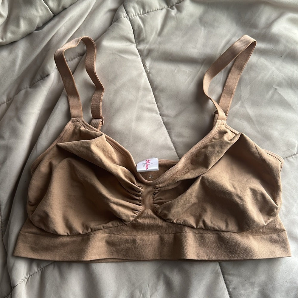 Cali Curves | Seamless Bralette - Picture 3 of 8